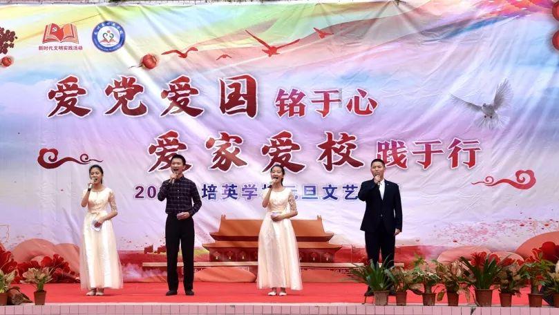 211高材生返乡创业年营业额100多万,年轻人走出校门后的选择,到底听谁的?